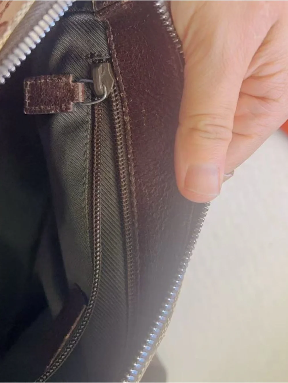 Gucci Shoulder Bag Joy Messenger in Brown/Beige Monogrammed Canvas crossbody bag